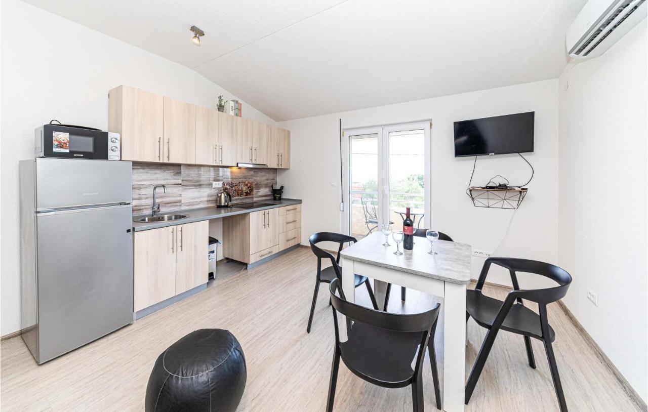 Stunning Apartment In Kastel Luksic With Wifi Kaštela Exterior foto