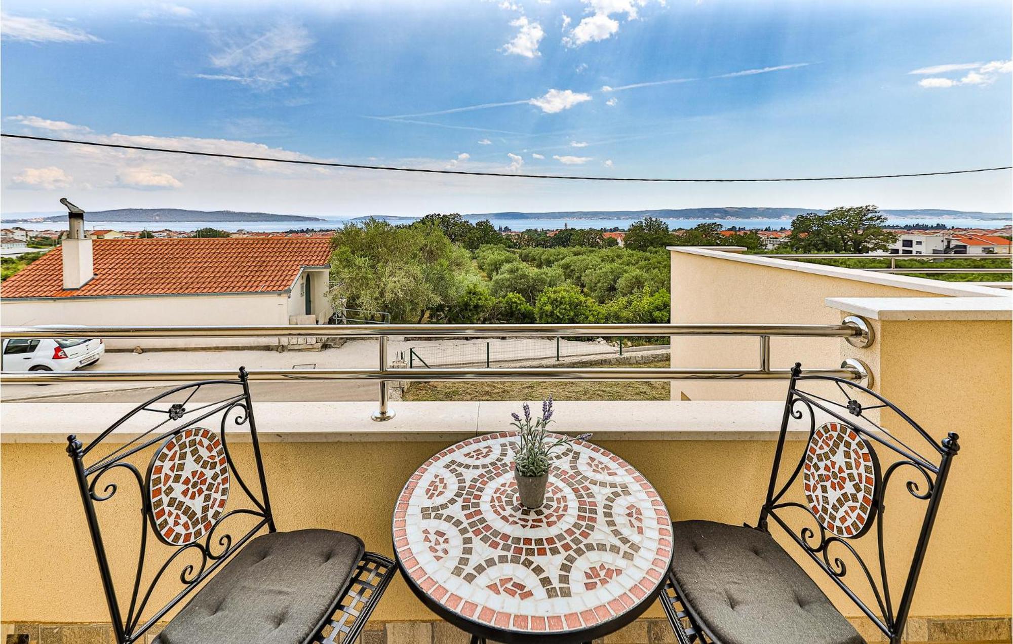Stunning Apartment In Kastel Luksic With Wifi Kaštela Exterior foto